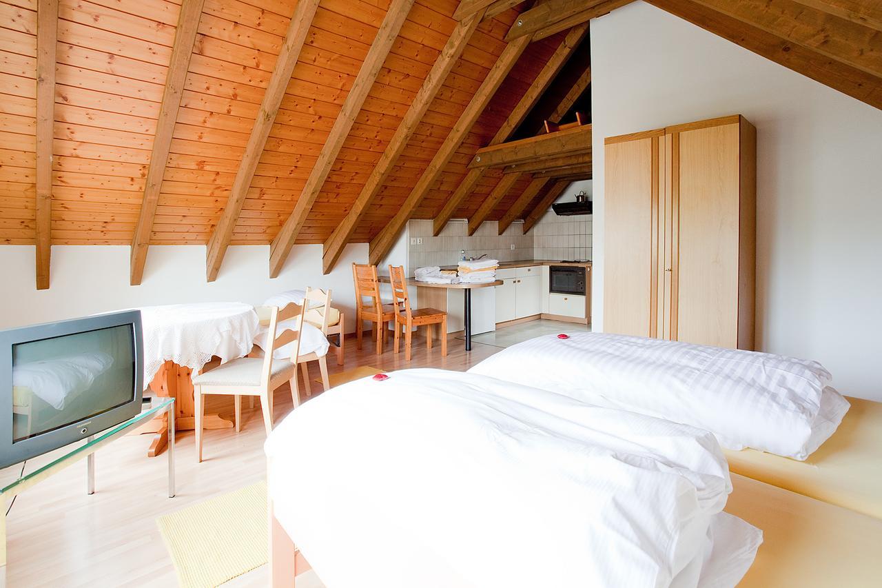 Freihof Embrach Bed & Breakfast Bagian luar foto